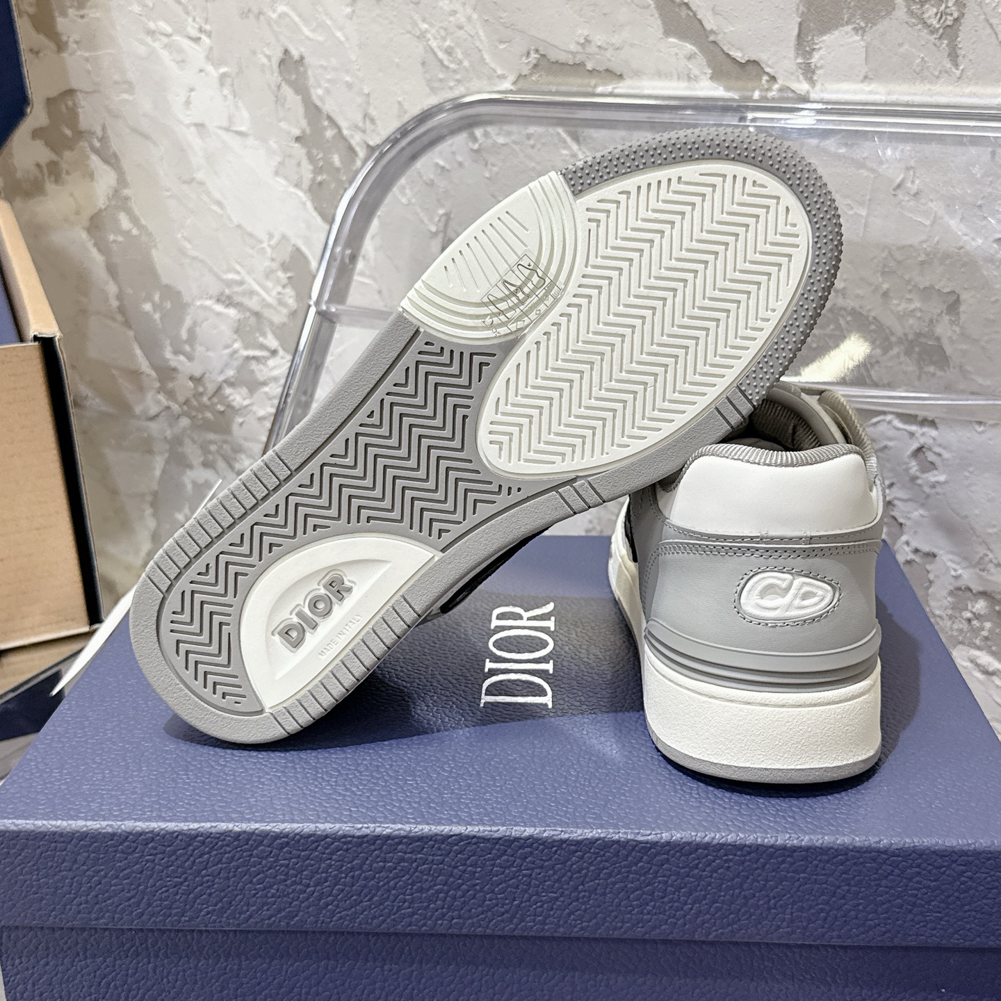 2025년 한정판 Dior x 카브스(KAWS) 콜라보 B57 스니커즈