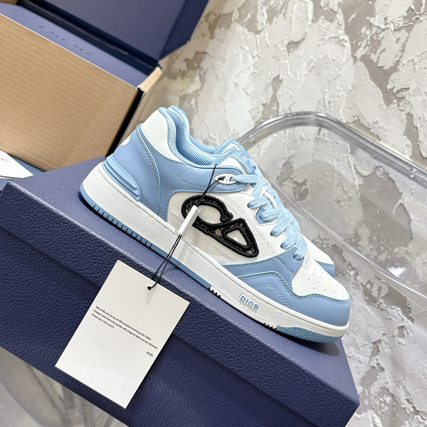 2025년 한정판 Dior x 카브스(KAWS) 콜라보 B57 스니커즈