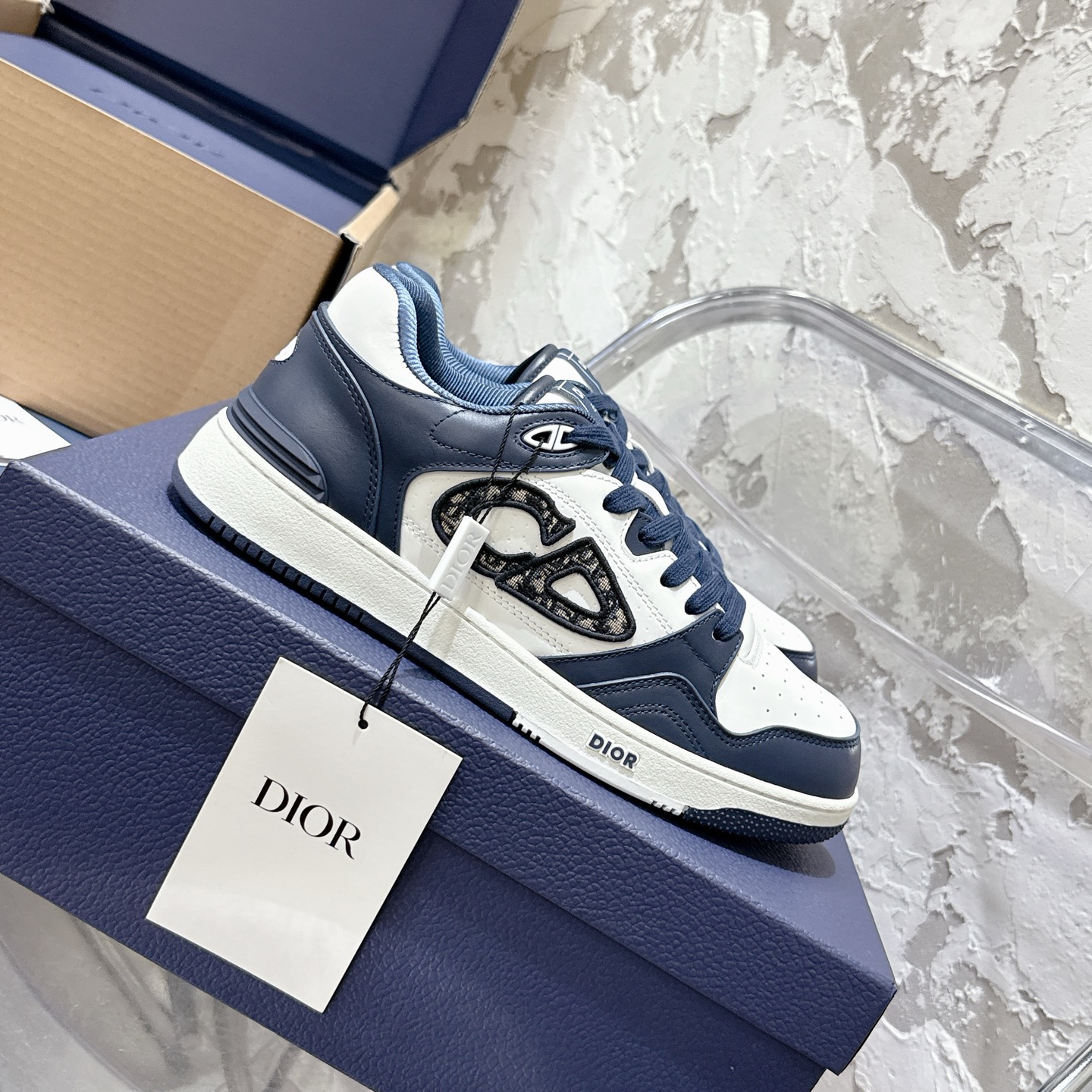 2025년 한정판 Dior x 카브스(KAWS) 콜라보 B57 스니커즈