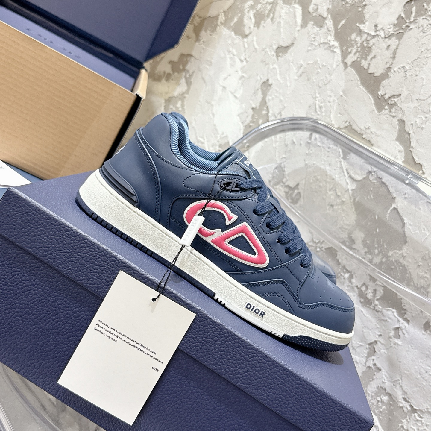 2025년 한정판 Dior x 카브스(KAWS) 콜라보 B57 스니커즈