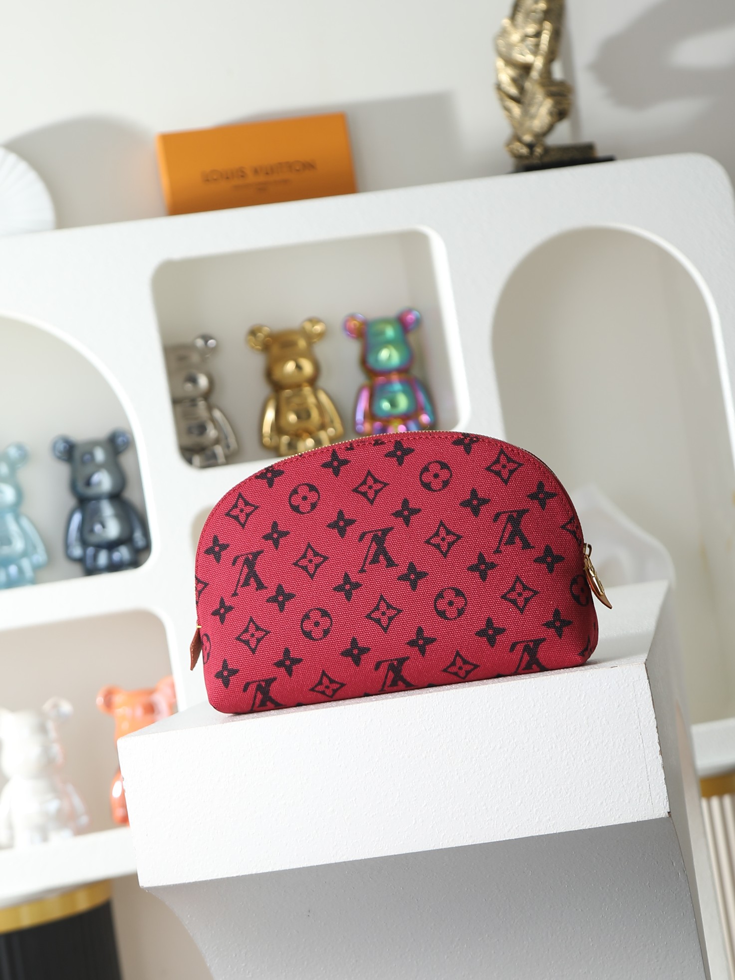 루이비통 M25759 Pochette Cosmétique 중형 와인 레드 스타일 화장품 파우치
