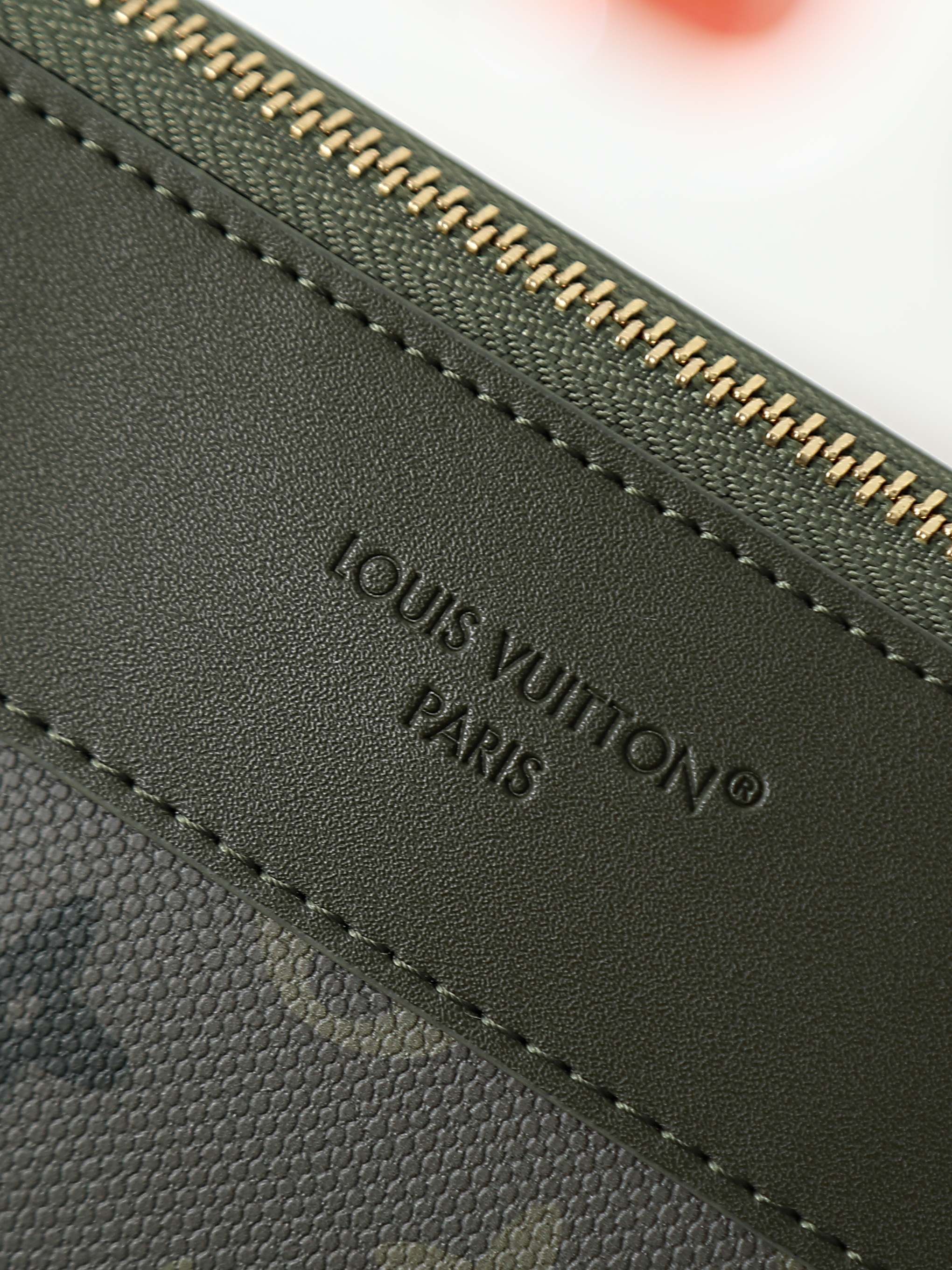 루이비통 M26970 Pochette Voyage Souple