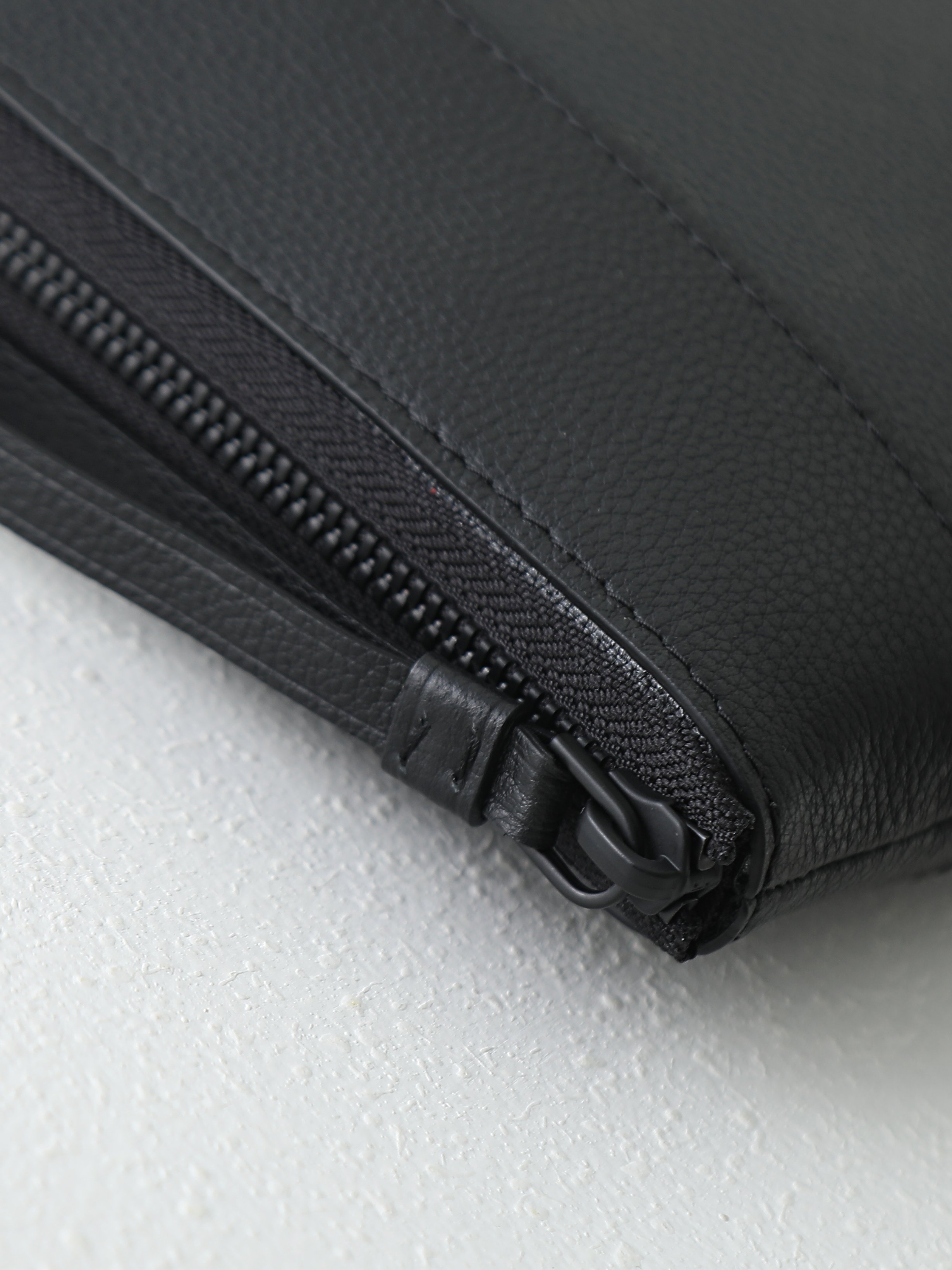루이비통 M26741 Pochette Voyage Souple Monogram Midnight 스타일 클러치백