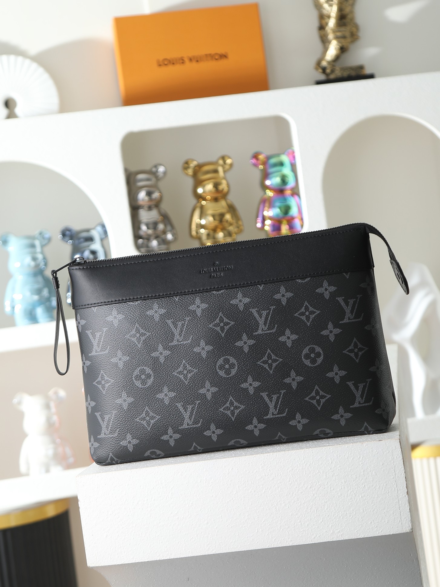 루이비통 M82543 Pochette Voyage Souple Monogram Eclipse 스타일 클러치백/손가방