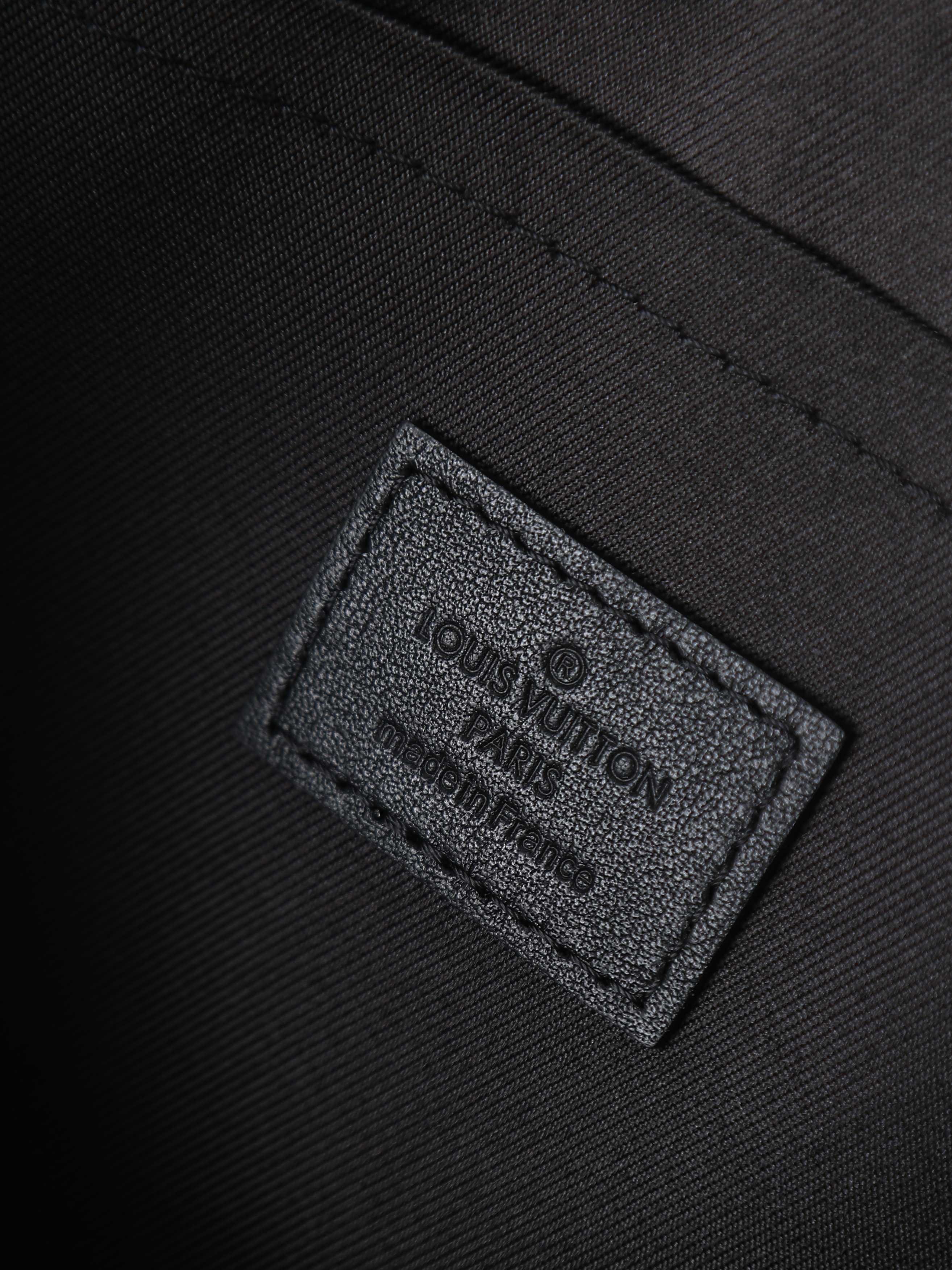 루이비통 M82543 Pochette Voyage Souple Monogram Eclipse 스타일 클러치백/손가방
