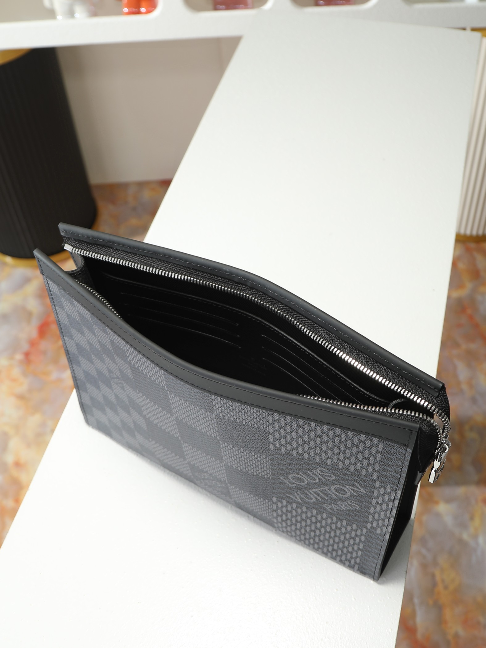 루이비통 M60444 Pochette Voyage Damier Graphite 3D 스타일 클러치백