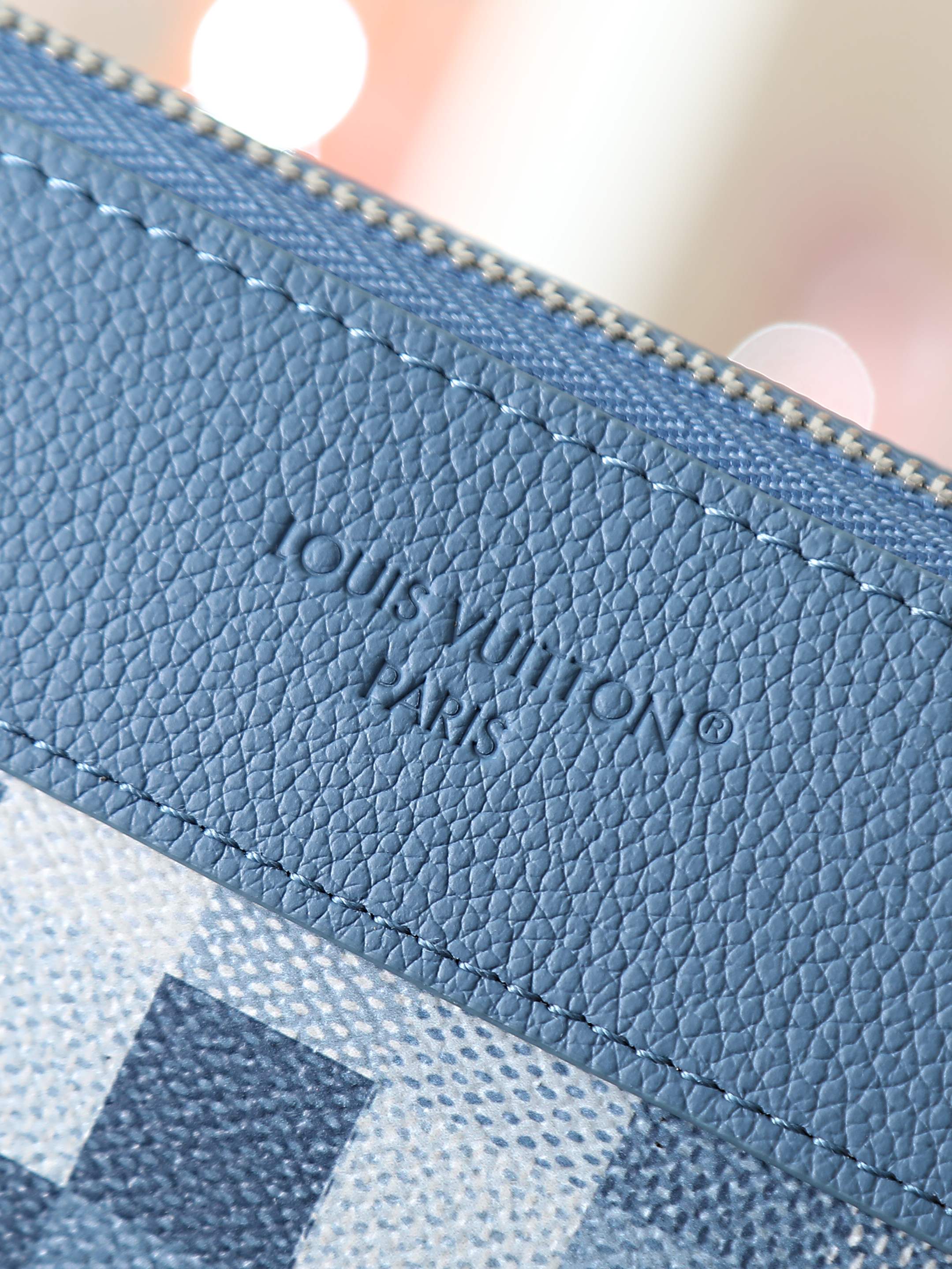 루이비통 M28846 Pochette Voyage Souple Damoflage 스타일 클러치백