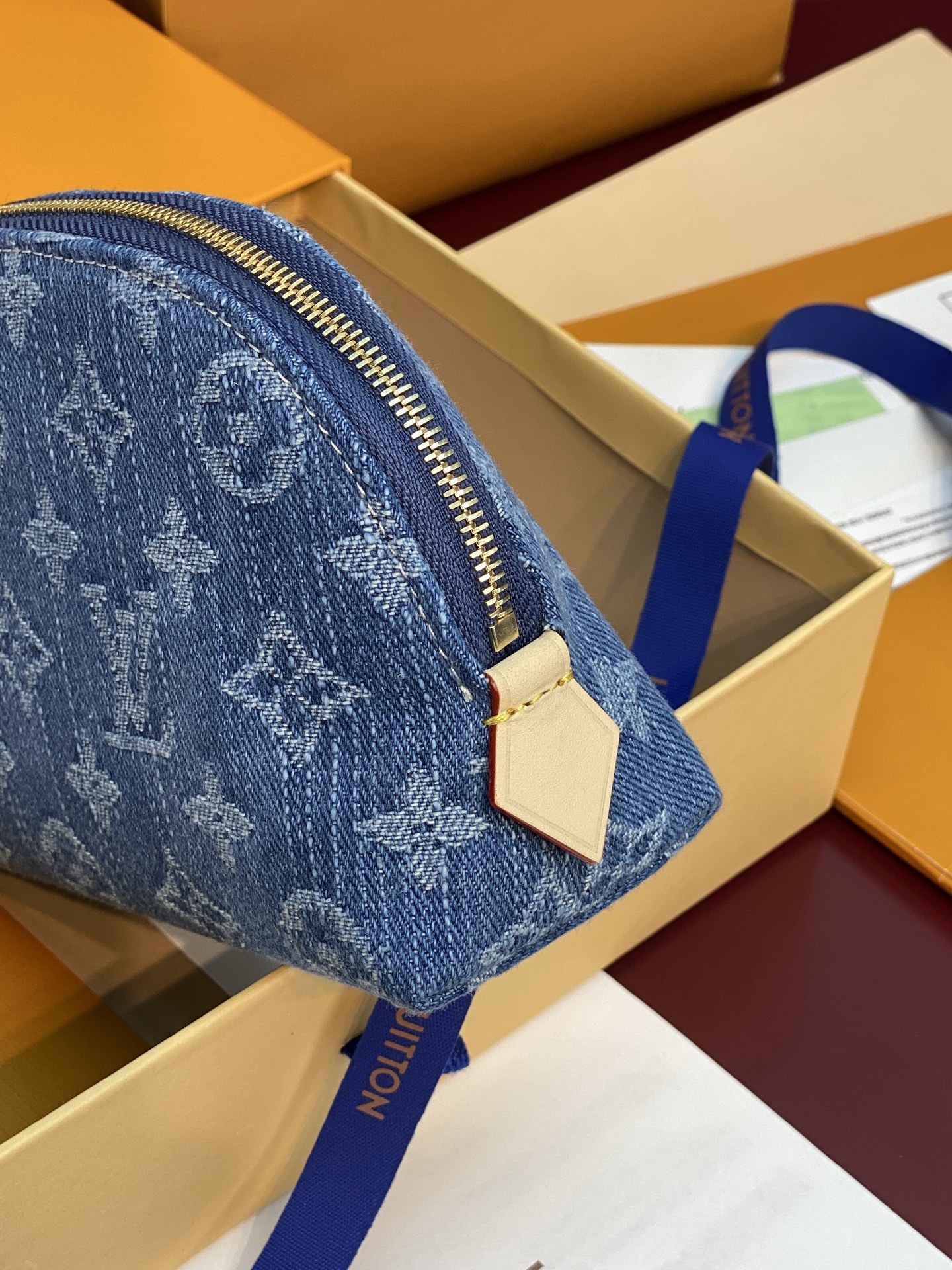 루이비통 M28050 Pochette Cosmétique 소형 데님 블루 스타일 화장품 파우치