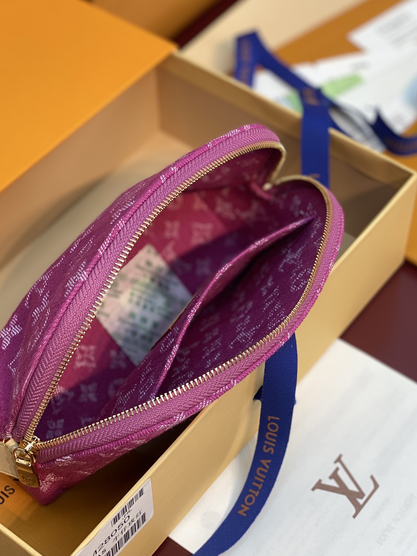 루이비통 M28050 Pochette Cosmétique 소형 데님 레드 스타일 화장품 파우치