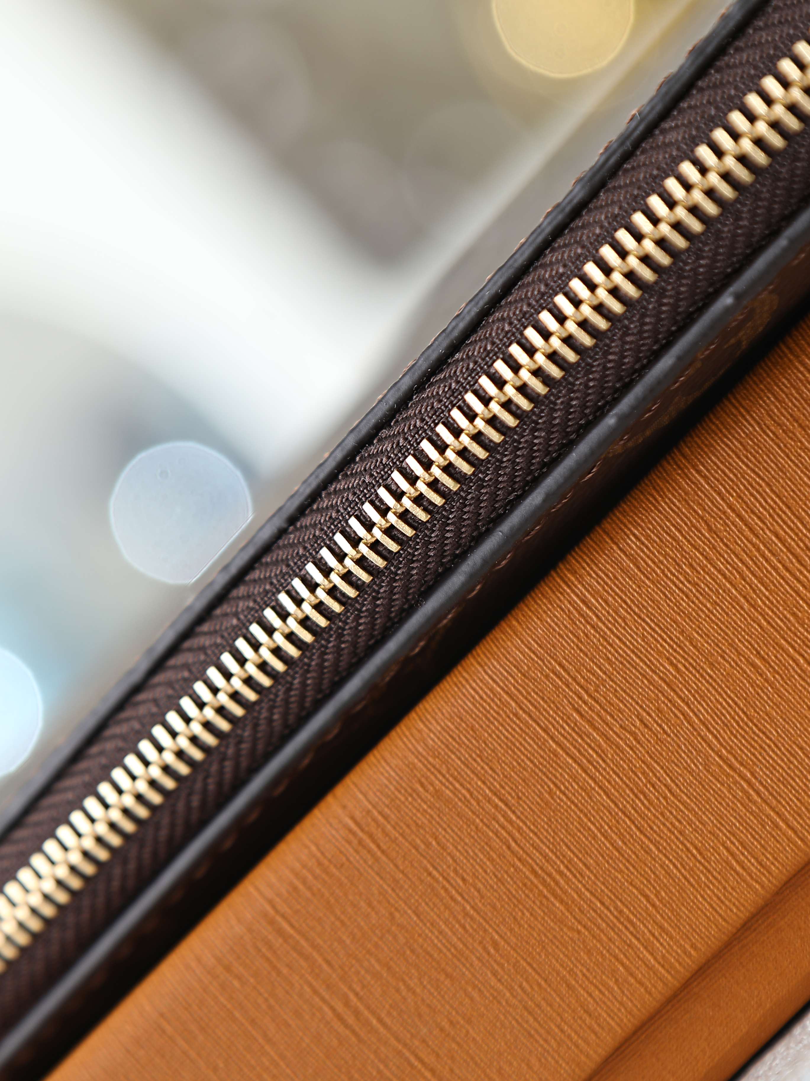 루이비통 M13560 Pochette Clés 중형 모노그램 스타일 열쇠지갑동전지갑 겸 여권·카드 파우치