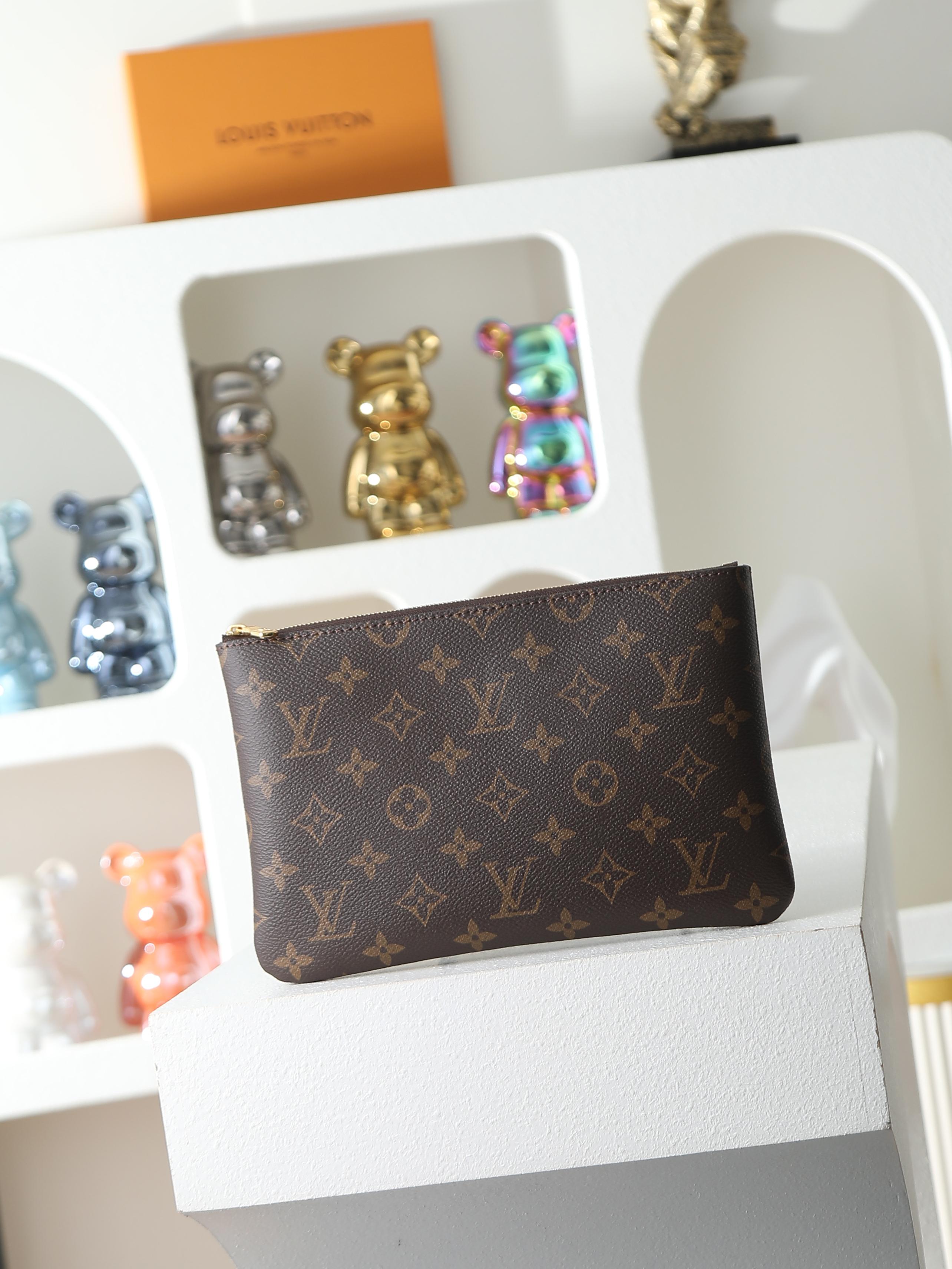 루이비통 M13560 Pochette Clés 중형 모노그램 스타일 열쇠지갑동전지갑 겸 여권·카드 파우치