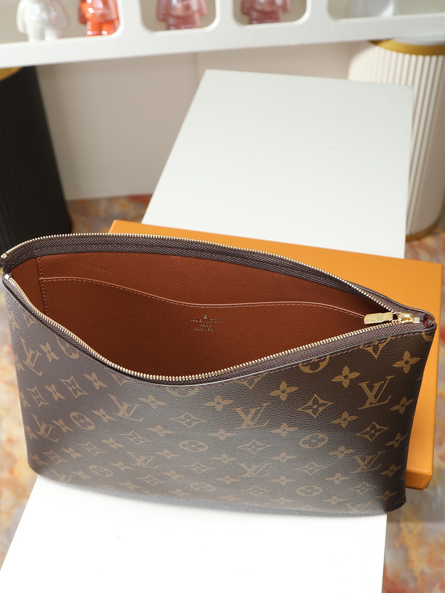 루이비통 M13561 Pochette Clés L 대형 모노그램 스타일 서류노트북 파우치루이비통 M13561 Pochette Clés L 대형 모노그램 스타일 서류노트북 파우치