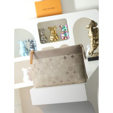 루이비통 M29427 Pochette Voyage Souple Monogram Surplus 스타일 클러치백