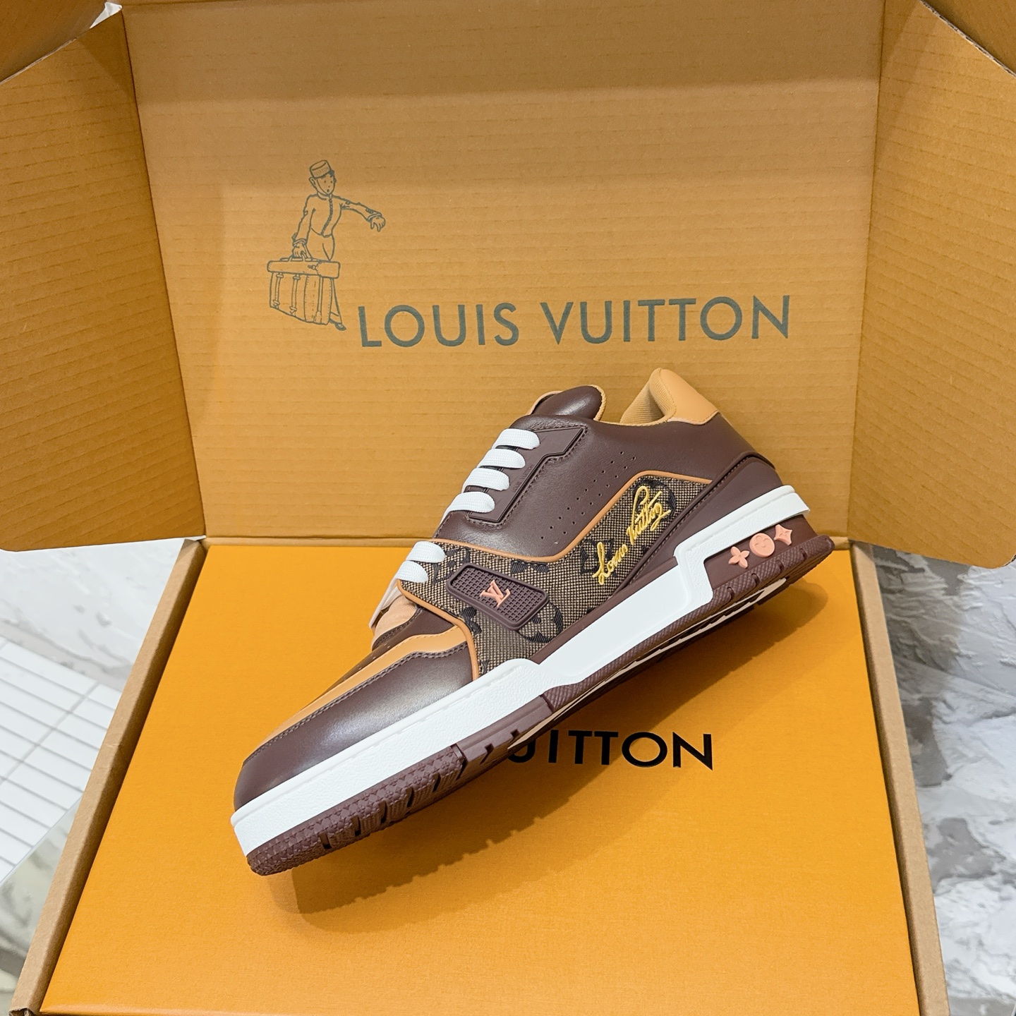 루이비통 LV Trainer 스타일 남성용 로우탑 스니커즈