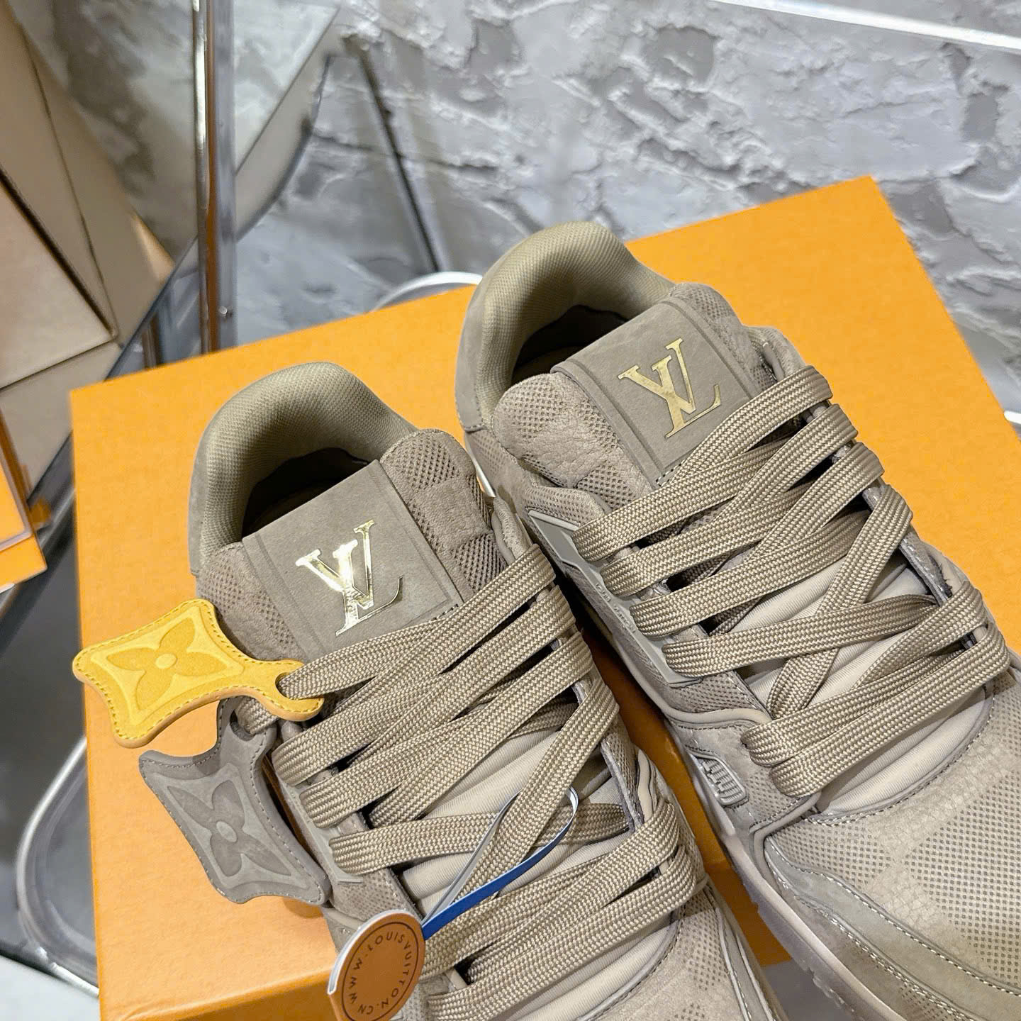 루이비통 LV 트레이너 자수 플라워 커플 스니커즈
